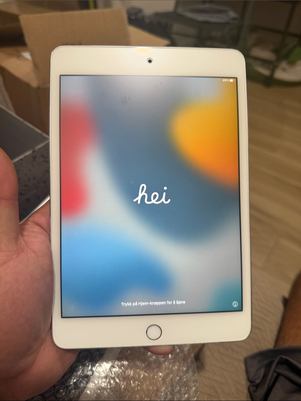 Apple iPad Mini (White) - Compact 7.9" Tablet with Touch ID